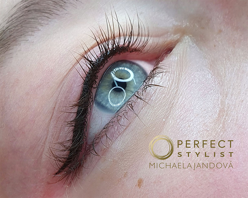 Permanentní makeup oční linka
